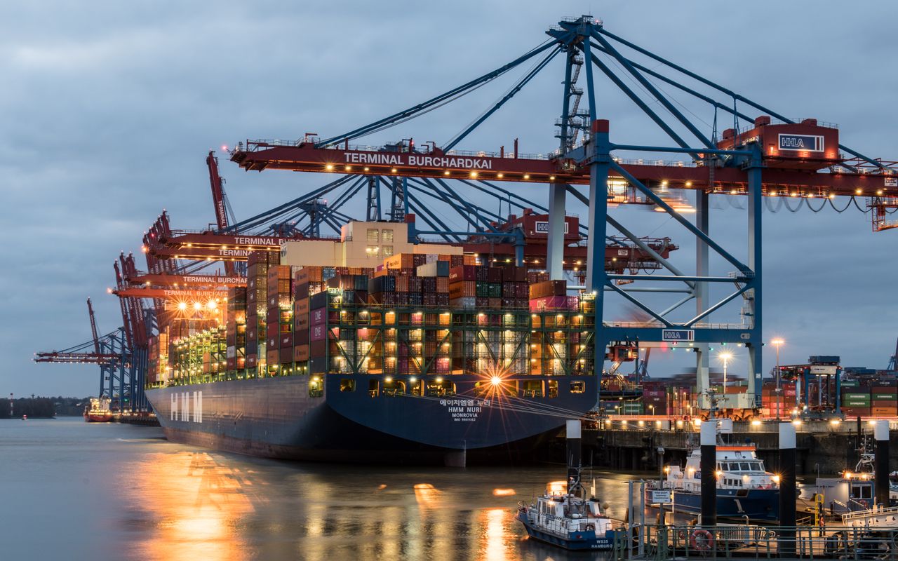Mastering the First Impression: Your intriguing post title goes here Container ships moored at Terminal Burchardkai in Hamburg, Germany during evening hours.