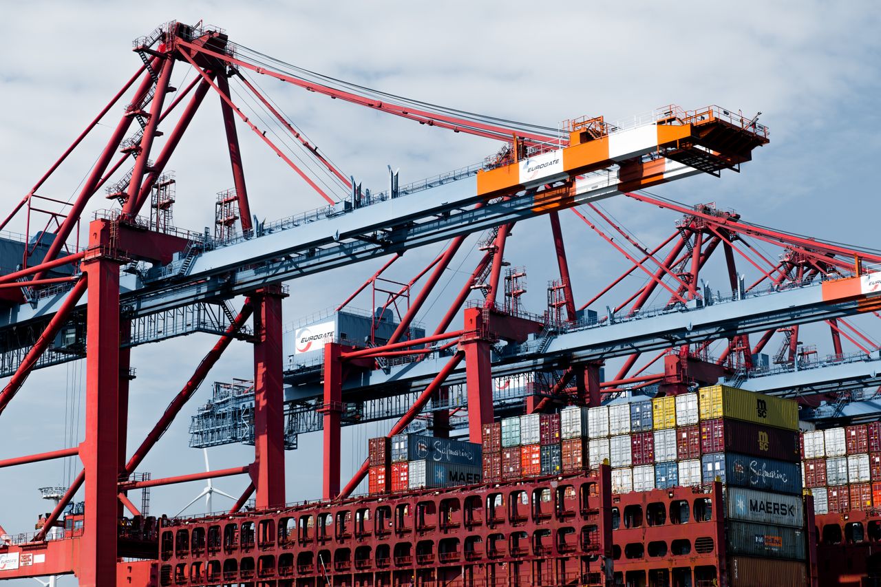 Crafting Captivating Headlines: Your awesome post title goes here Cranes and shipping containers at Hamburg port, a hub of industry and trade.